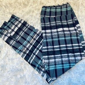 Beautiful pair of LuLaRoe leggings!Mint, black, white Plaid. Size Tall and Curvy